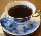 大倉陶園カップとコーヒー